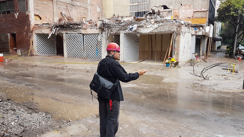 picture of Joel infront of a destroyed building